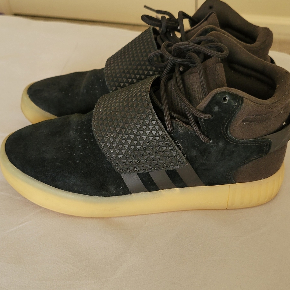 Adidas Men's Black and Brown Sneakers with Cream Soles